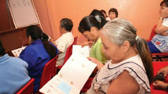 Programa para que adultos mayores de Guadalajara terminen educación básica